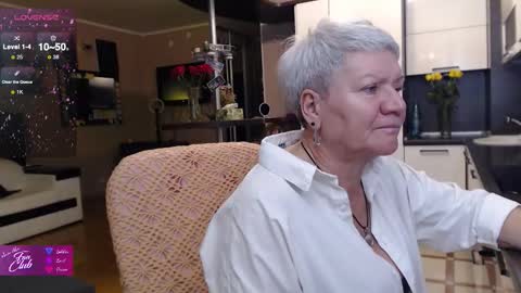 Snapshot of roxana_brooks chatting on 11/11/25, 03:12 Roxana online show from 11/11/25, 03:12