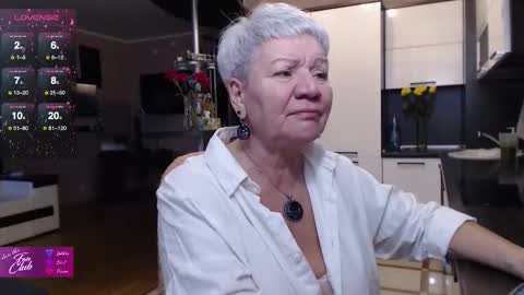 Snapshot of roxana_brooks chatting on 11/14/25, 01:32 Roxana online show from 11/14/25, 01:32