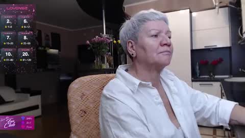 Snapshot of roxana_brooks chatting on 11/16/25, 02:11 Roxana online show from 11/16/25, 02:11