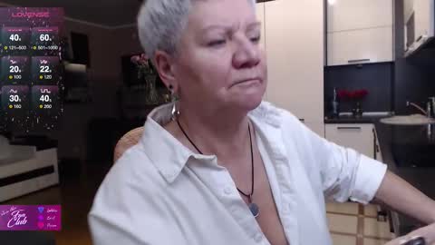 Snapshot of roxana_brooks chatting on 11/18/25, 02:43 Roxana online show from 11/18/25, 02:43