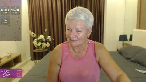 Snapshot of roxana_brooks chatting on 12/17/25, 12:00 Roxana online show from 12/17/25, 12:00