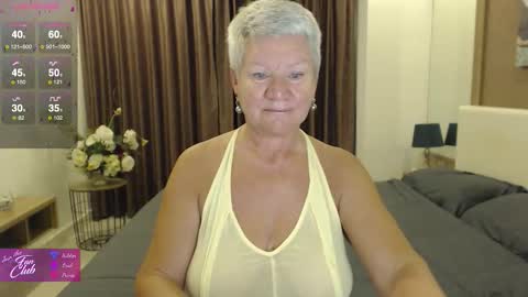 Snapshot of roxana_brooks chatting on 12/20/25, 11:12 Roxana online show from 12/20/25, 11:12