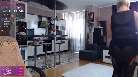 Snapshot of roxana_brooks chatting on 03/28/26, 01:33 Roxana online show from 03/28/26, 01:33