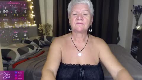 Snapshot of roxana_brooks chatting on 05/18/26, 02:23 Roxana online show from 05/18/26, 02:23