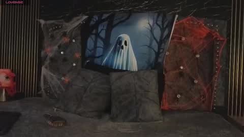 Snapshot of roxana_scottt chatting on 10/31/25, 11:11 roxana_scottt online show from 10/31/25, 11:11