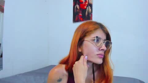 Snapshot of roxanajames__ chatting on 04/21/26, 02:56 roxy online show from 04/21/26, 02:56