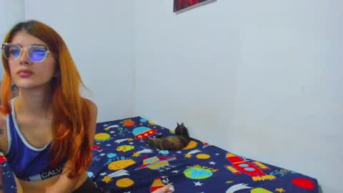 Snapshot of roxanajames__ chatting on 06/07/26, 08:23 roxy online show from 06/07/26, 08:23