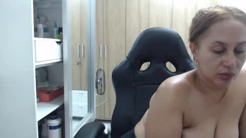 Snapshot of roxanalove7 chatting on 12/19/24, 12:34 Roxana online show from 12/19/24, 12:34