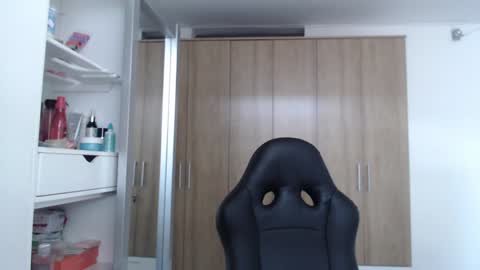 Snapshot of roxanalove7 chatting on 12/22/24, 05:10 Roxana online show from 12/22/24, 05:10