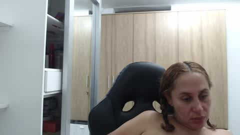 Snapshot of roxanalove7 chatting on 12/30/24, 04:31 Roxana online show from 12/30/24, 04:31