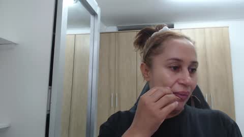 Snapshot of roxanalove7 chatting on 01/01/25, 04:50 Roxana online show from 01/01/25, 04:50