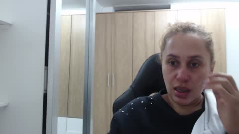 Snapshot of roxanalove7 chatting on 01/04/25, 12:05 Roxana online show from 01/04/25, 12:05