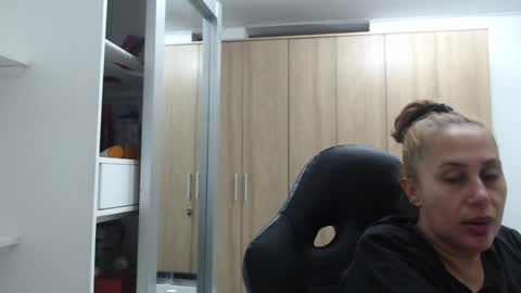 Snapshot of roxanalove7 chatting on 01/05/25, 02:27 Roxana online show from 01/05/25, 02:27