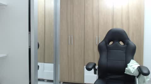 Snapshot of roxanalove7 chatting on 01/13/25, 04:18 Roxana online show from 01/13/25, 04:18