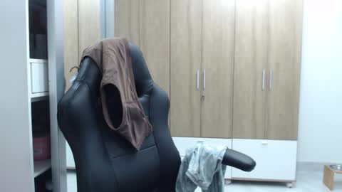 Snapshot of roxanalove7 chatting on 02/05/25, 02:08 Roxana online show from 02/05/25, 02:08