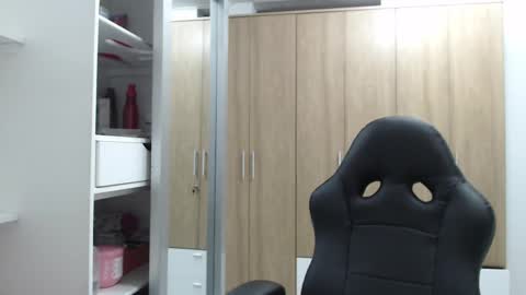 Snapshot of roxanalove7 chatting on 02/14/25, 03:22 Roxana online show from 02/14/25, 03:22