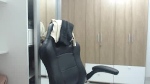 Snapshot of roxanalove7 chatting on 02/23/25, 04:17 Roxana online show from 02/23/25, 04:17