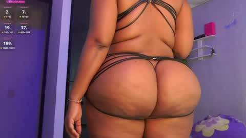 Snapshot of roxanasmiith chatting on 06/13/26, 01:47 Roxxx Thee Stallion online show from 06/13/26, 01:47