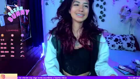 Snapshot of roxanbunny chatting on 05/19/26, 01:33 roxxy online show from 05/19/26, 01:33