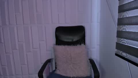 Snapshot of roxanebrown chatting on 06/17/26, 07:26 roxanebrown online show from 06/17/26, 07:26