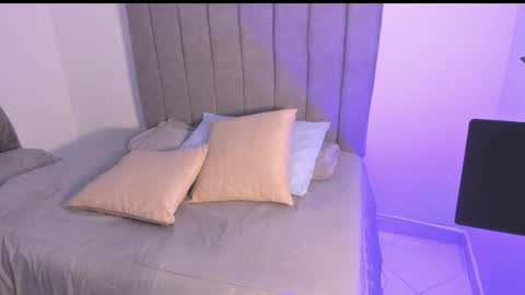 Roxane online show from 11/25/25, 07:08