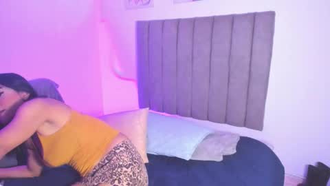 Snapshot of roxanedewalle chatting on 12/18/25, 06:41 Roxane online show from 12/18/25, 06:41