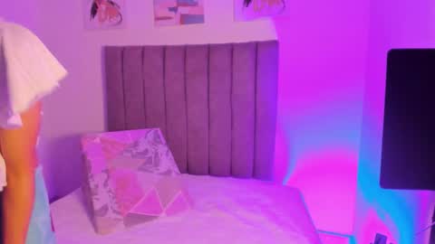 Snapshot of roxanedewalle chatting on 01/10/26, 01:02 Roxane online show from 01/10/26, 01:02