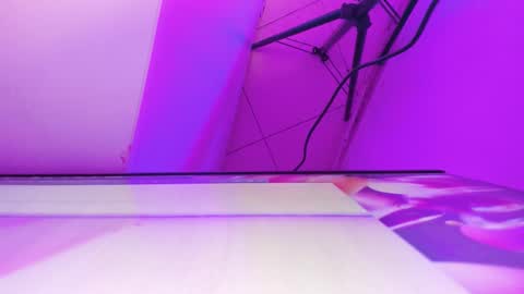 Snapshot of roxanedewalle chatting on 02/04/26, 06:41 Roxane online show from 02/04/26, 06:41