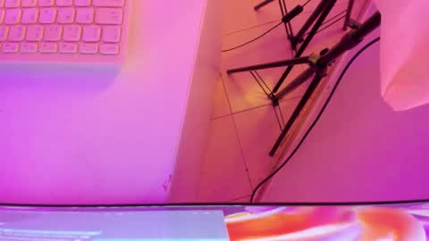 Snapshot of roxanedewalle chatting on 02/11/26, 03:22 Roxane online show from 02/11/26, 03:22