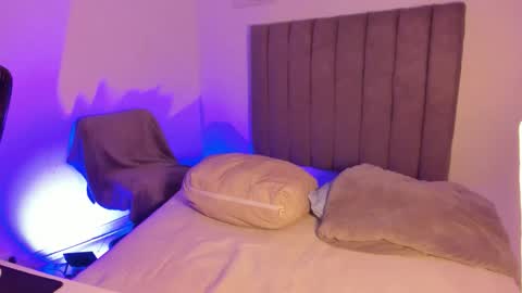 Snapshot of roxanedewalle chatting on 02/12/26, 05:02 Roxane online show from 02/12/26, 05:02