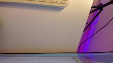 Snapshot of roxanedewalle chatting on 02/19/26, 07:37 Roxane online show from 02/19/26, 07:37