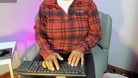 Snapshot of roxanna_moore2 chatting on 07/01/26, 05:09 Roxanna online show from 07/01/26, 05:09