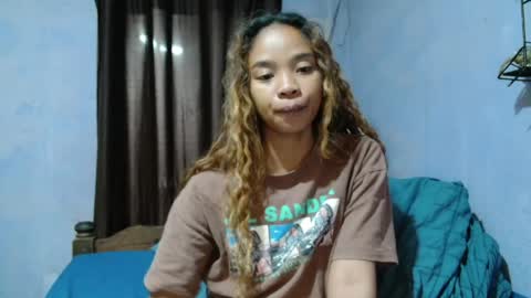 Snapshot of roxanne_98 chatting on 05/06/26, 07:08 roxanne_98 online show from 05/06/26, 07:08