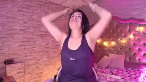 roxanne_han online show from 10/27/25, 11:36