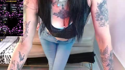 Snapshot of roxanne_vale chatting on 05/11/26, 08:50 Roxanne online show from 05/11/26, 08:50