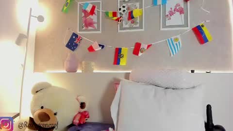 Snapshot of roxannegomez_ chatting on 07/14/26, 12:33 Roxanne Gomez online show from 07/14/26, 12:33