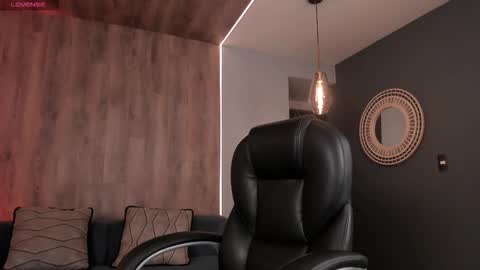 Roxanne Hill  online show from 12/01/25, 11:37