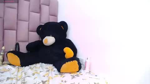 Snapshot of roxannehott chatting on 03/20/26, 06:57 ross brown online show from 03/20/26, 06:57