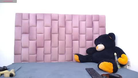 Snapshot of roxannehott chatting on 04/06/26, 07:37 ross brown online show from 04/06/26, 07:37