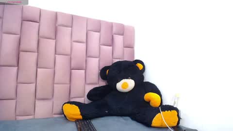 Snapshot of roxannehott chatting on 04/07/26, 07:25 ross brown online show from 04/07/26, 07:25