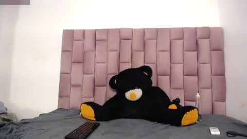 Snapshot of roxannehott chatting on 04/10/26, 08:02 ross brown online show from 04/10/26, 08:02