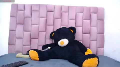 Snapshot of roxannehott chatting on 04/11/26, 07:18 ross brown online show from 04/11/26, 07:18