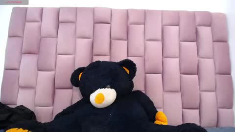 Snapshot of roxannehott chatting on 04/16/26, 07:58 ross brown online show from 04/16/26, 07:58