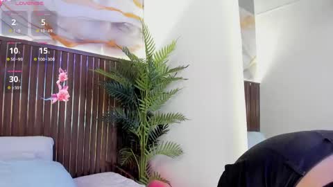 Snapshot of roxie_ns chatting on 04/18/26, 12:53 Roxie online show from 04/18/26, 12:53