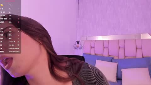 Roxie  online show from 01/08/25, 01:53