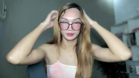 Snapshot of roxie_walton69x chatting on 04/25/26, 03:09 Roxie online show from 04/25/26, 03:09