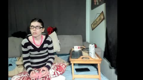 Snapshot of roxihazeleyes chatting on 04/19/26, 03:17 roxihazeleyes online show from 04/19/26, 03:17