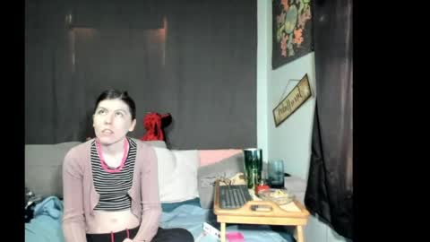 Snapshot of roxihazeleyes chatting on 04/29/26, 11:55 roxihazeleyes online show from 04/29/26, 11:55