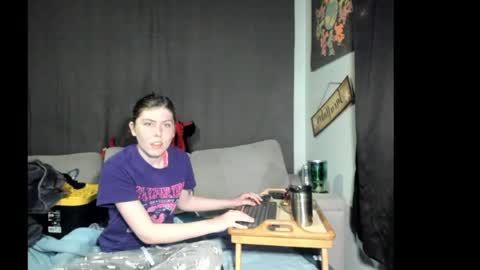 Snapshot of roxihazeleyes chatting on 05/04/26, 02:40 roxihazeleyes online show from 05/04/26, 02:40
