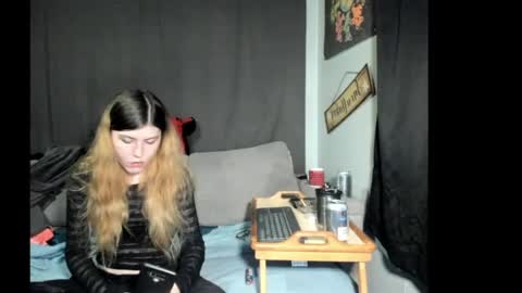 Snapshot of roxihazeleyes chatting on 05/08/26, 03:34 roxihazeleyes online show from 05/08/26, 03:34